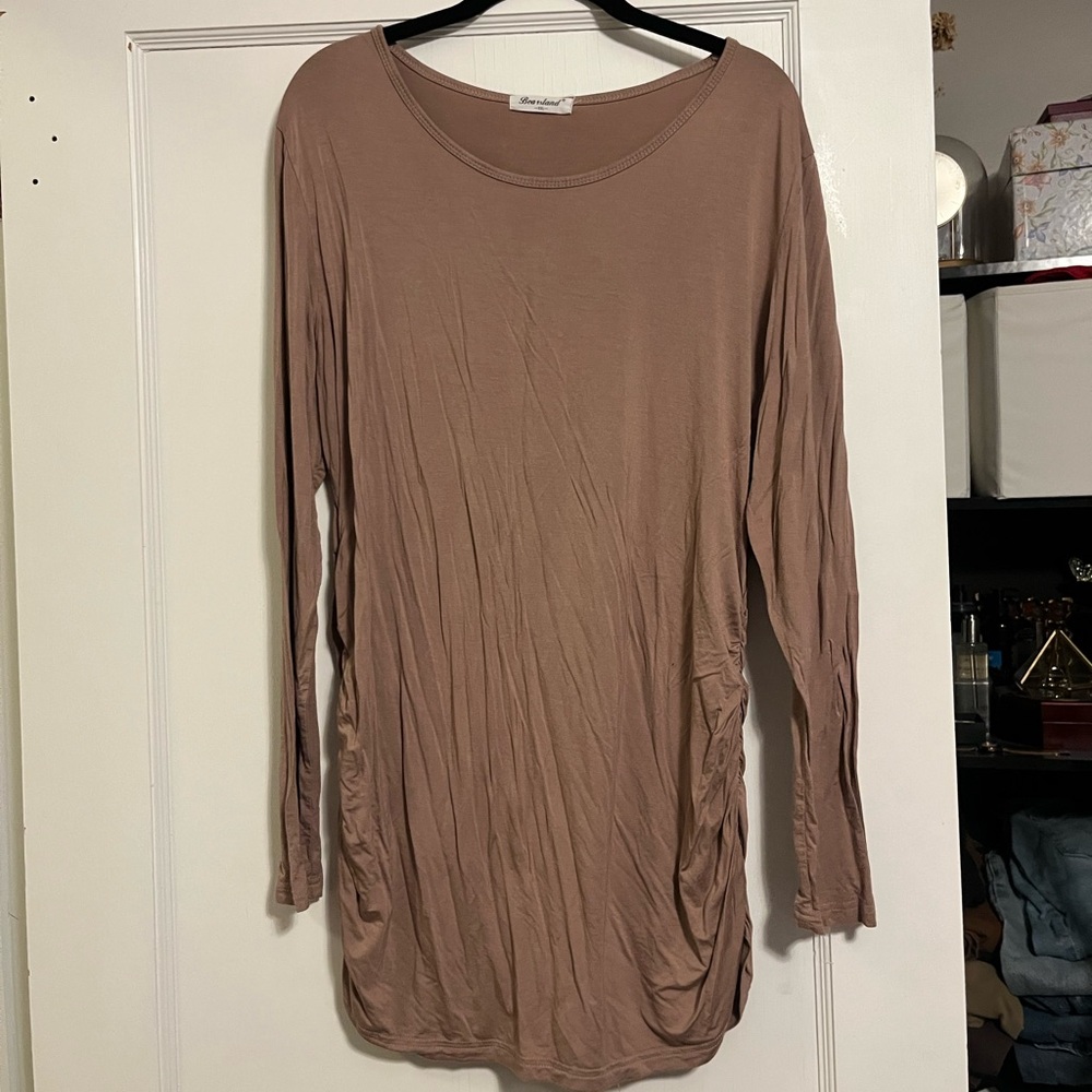 Bearsland Ruched Maternity Top - Picture 4 of 4